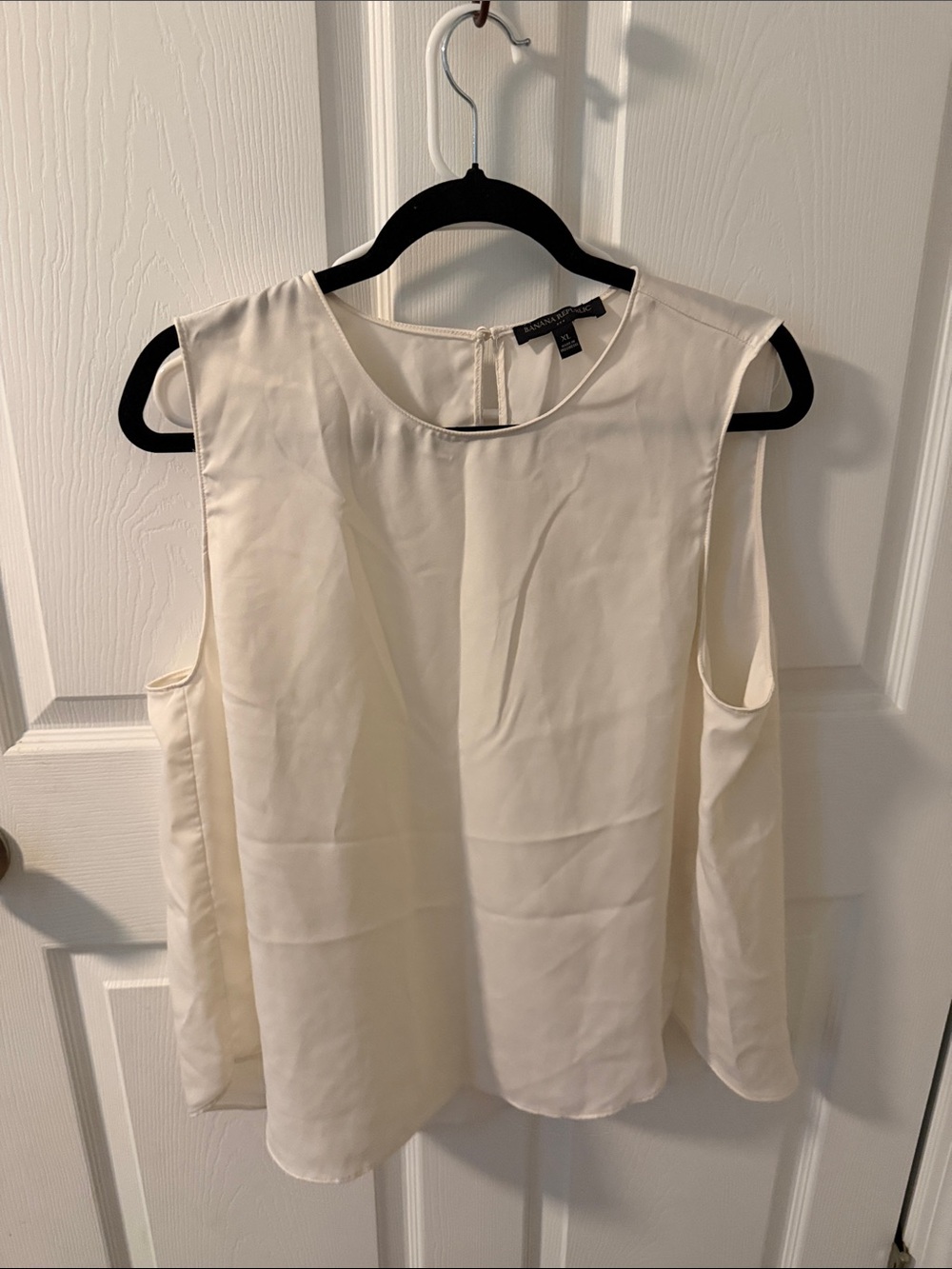 Banana Republic Ivory Sleeveless Round-Neck Blouse